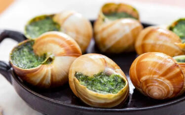 Escargots au beurre persillé
