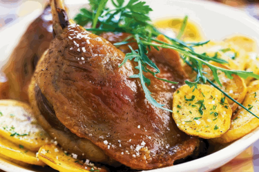 Confit de canard et pommes de terre sarladaises